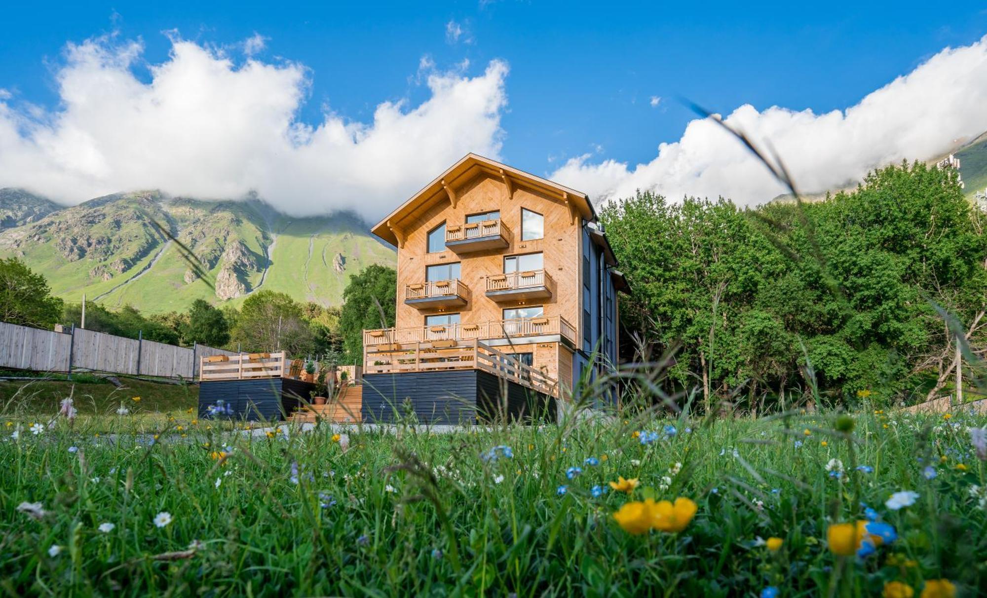 1740 Boutique Hotel Kazbegi Экстерьер фото