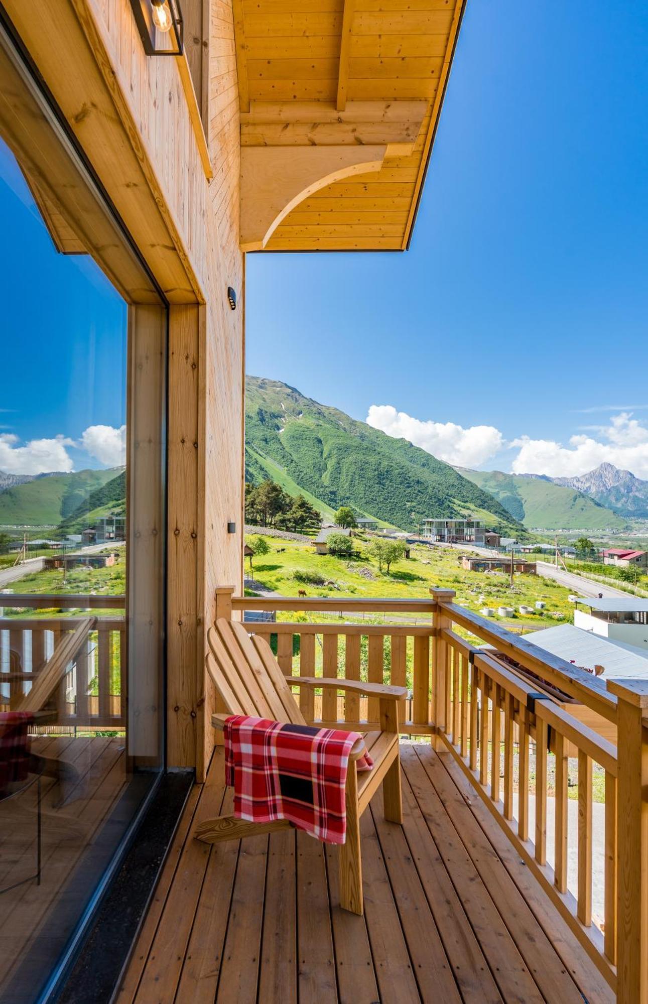 1740 Boutique Hotel Kazbegi Экстерьер фото