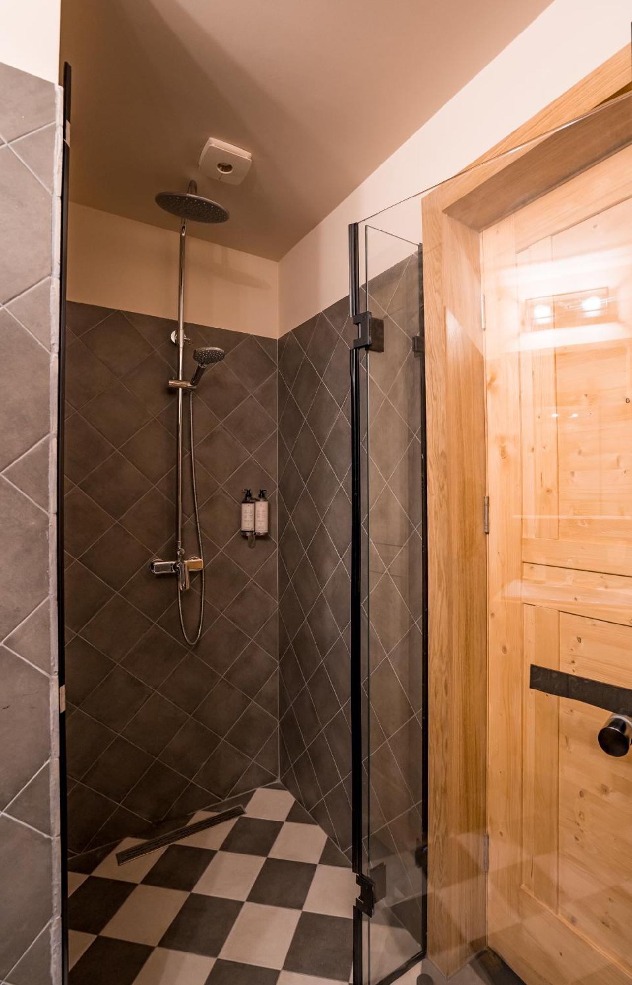 1740 Boutique Hotel Kazbegi Экстерьер фото