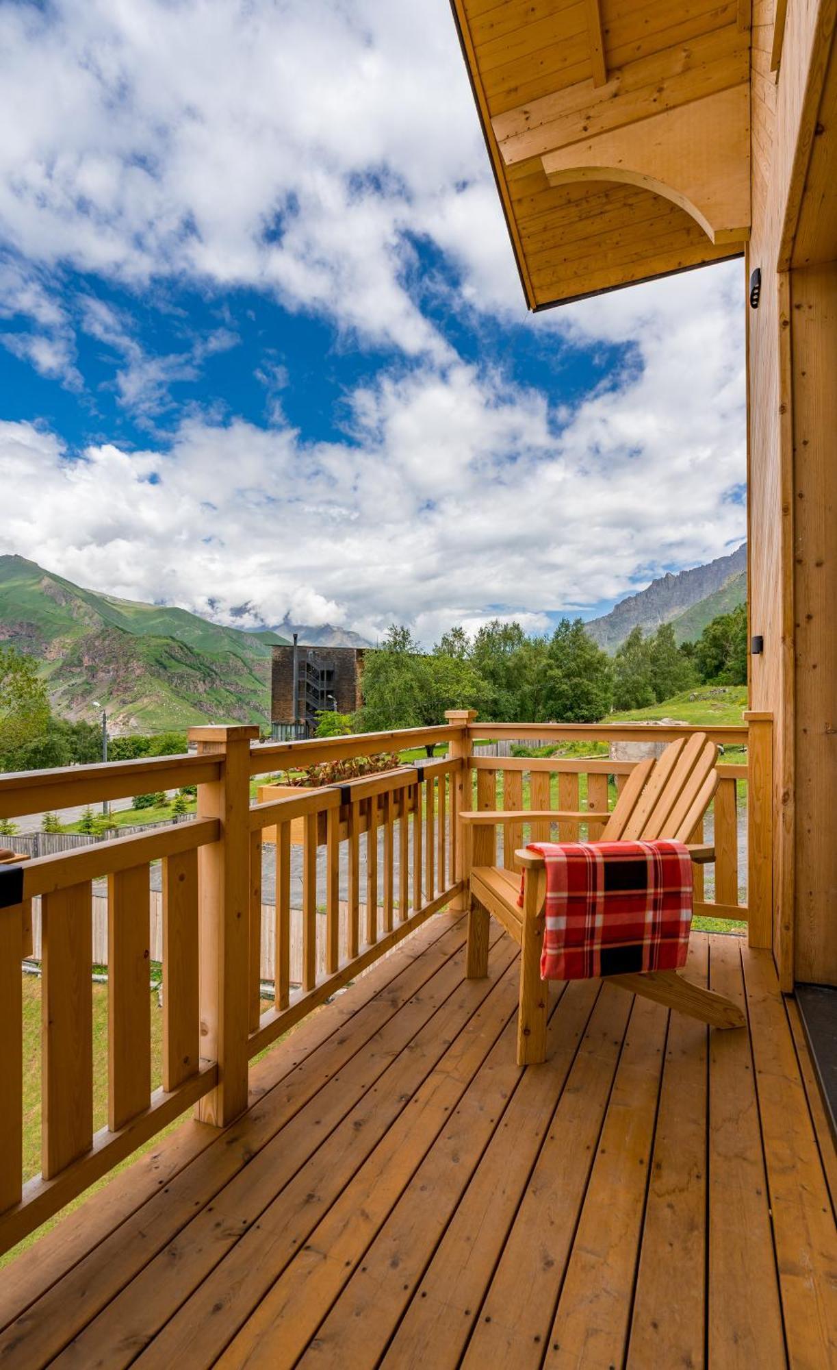 1740 Boutique Hotel Kazbegi Экстерьер фото