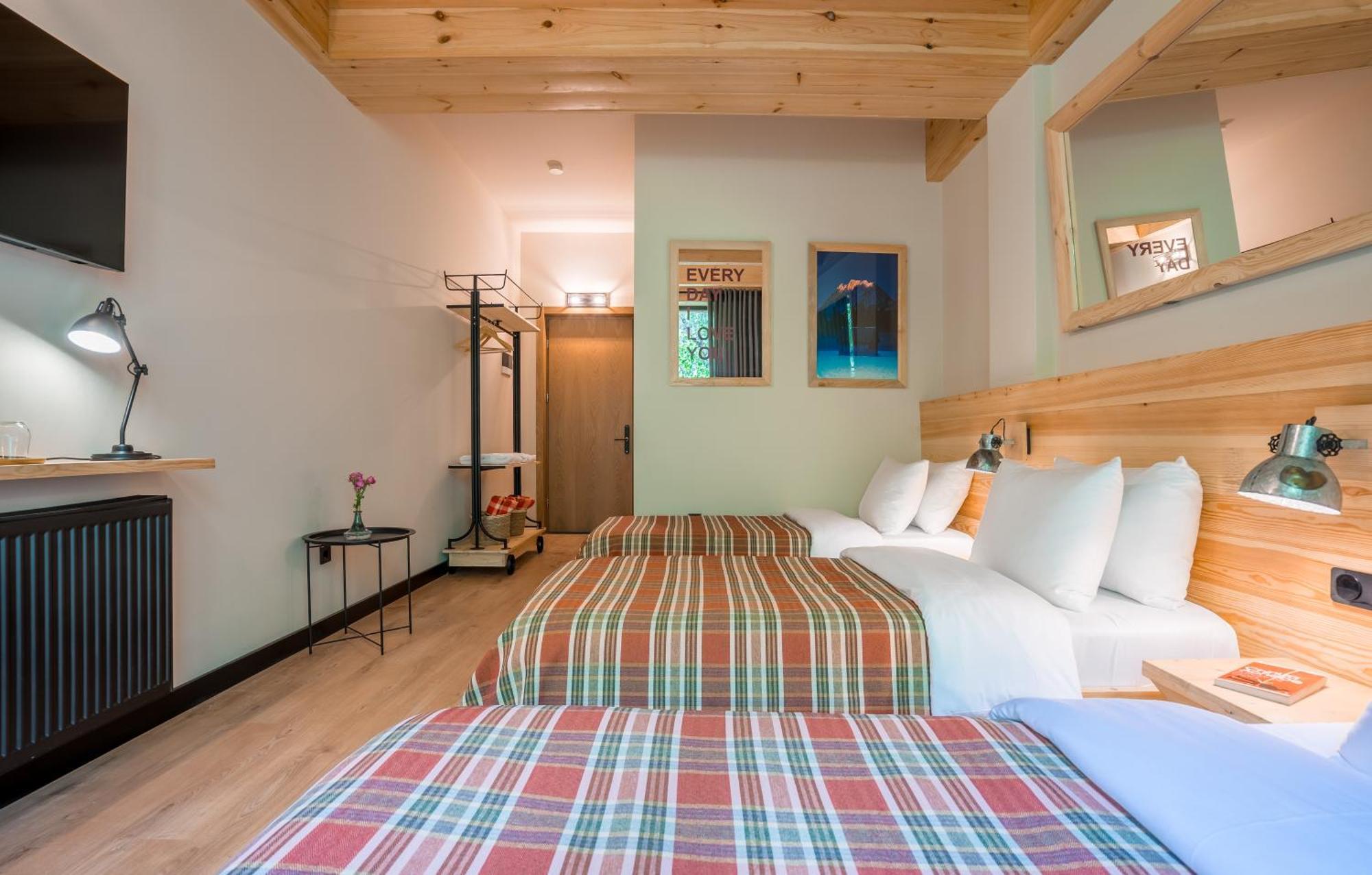 1740 Boutique Hotel Kazbegi Экстерьер фото
