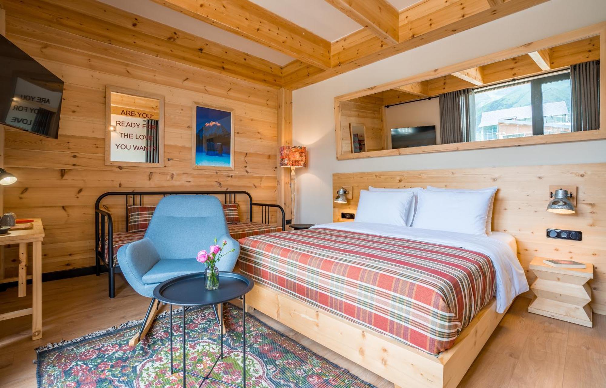 1740 Boutique Hotel Kazbegi Экстерьер фото
